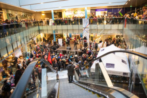 borgere i nuuk center til åbningen af nuuk nordisk kulturfestival 2021